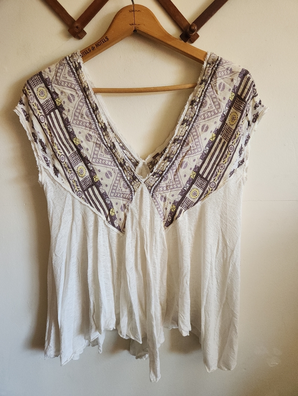Free People V-Neck Cream White Top w Purple Oversized Lightweight Xs